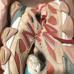 New Balance Kids' Tan and Pink Sneakers Men’s size 4